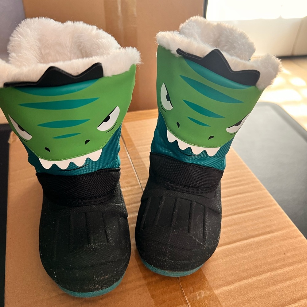 Cat & Jack toddler winter boots, size 10